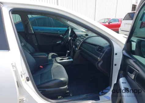 2014 Toyota Camry Se z USA, uszkodzony, nr VIN 4T1BF1FK5EU316818